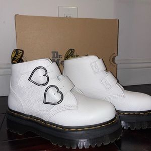 Doc Marten Devon hearts boot